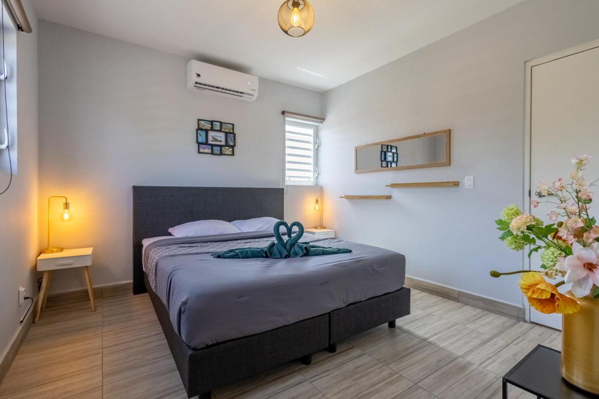 Av Curacao - Centrally Located Spacious Apartment Willemstad Luaran gambar